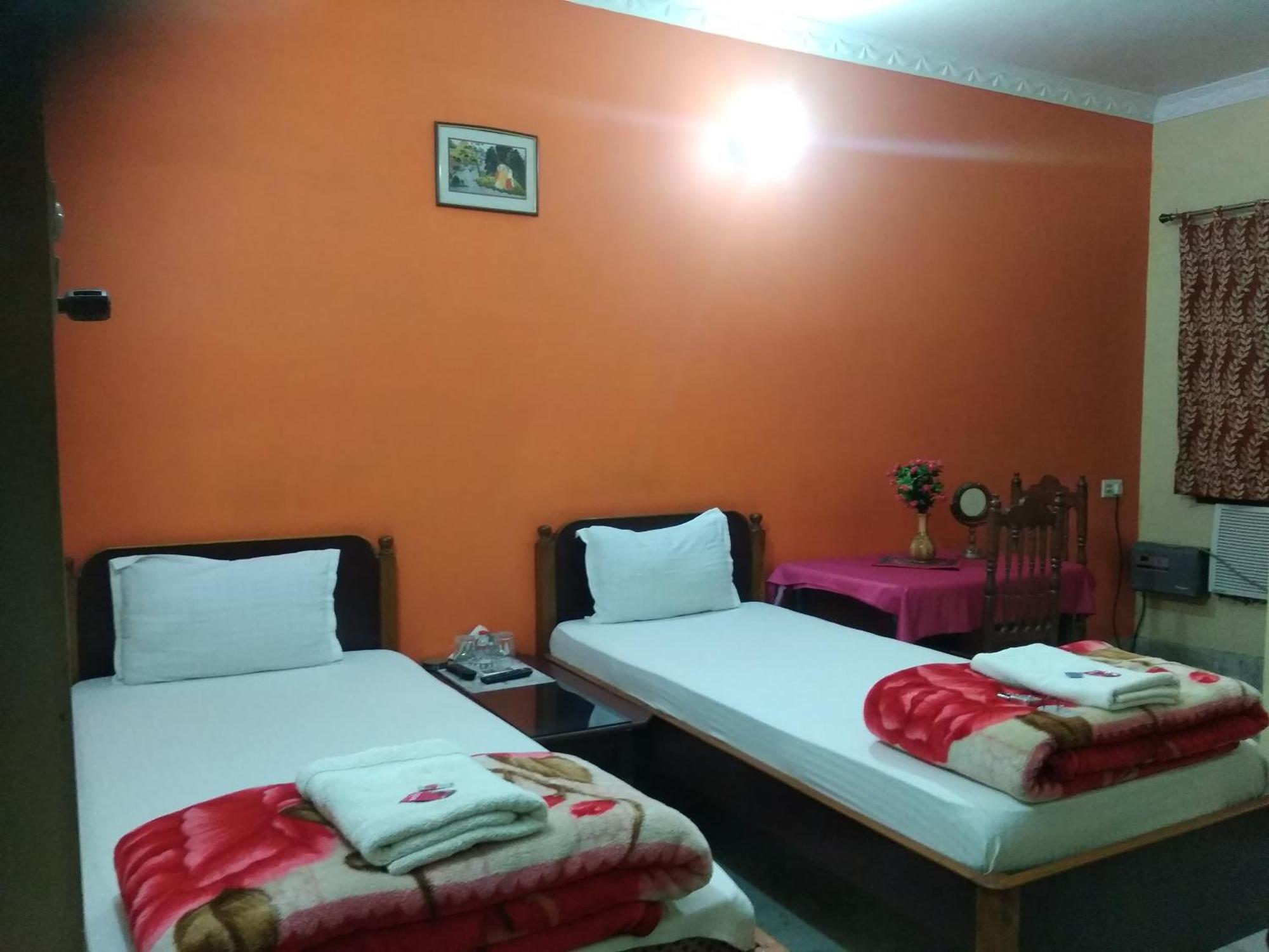 Hotel Chandrakala Regency 300 Meters From Dhanbad Railway Экстерьер фото